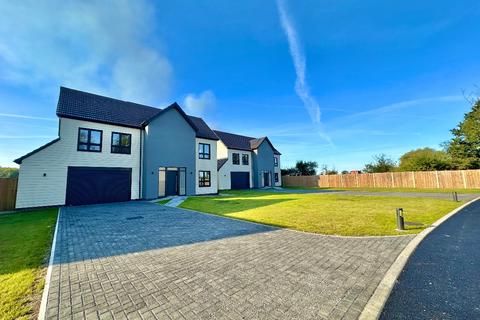 5 bedroom detached house to rent, Barn Farm, Wickford