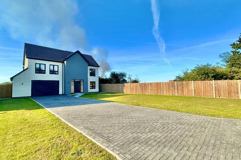 5 bedroom detached house to rent, Barn Farm, Wickford