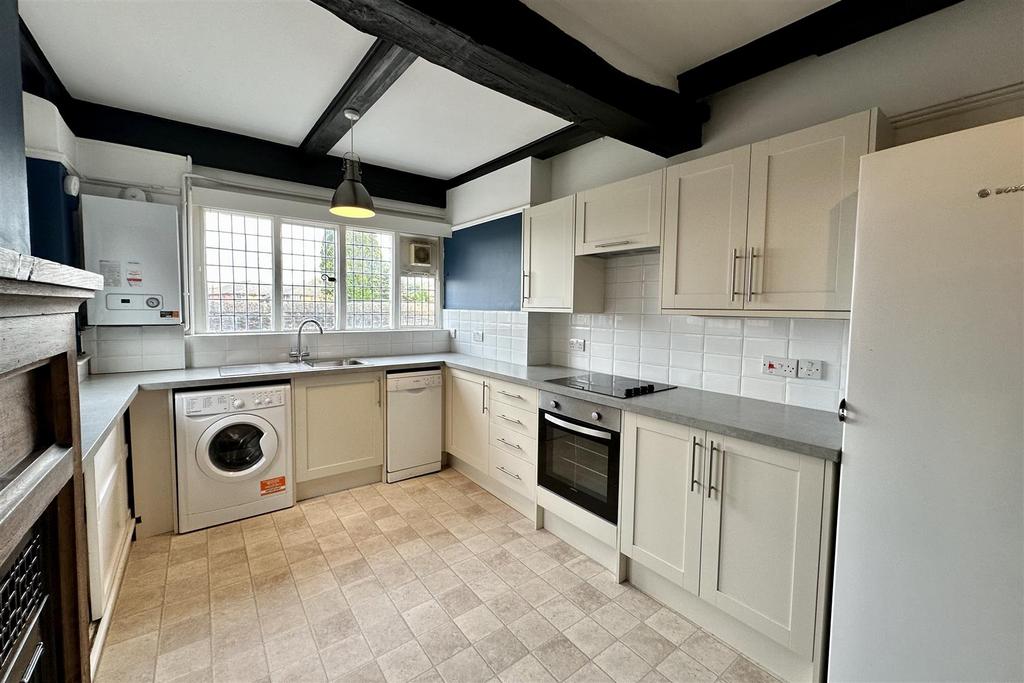 Kitchen 2.jpg
