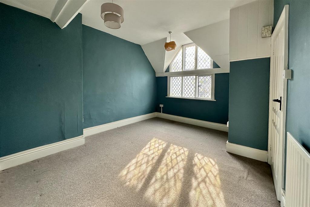 Bedroom 1 x.jpg