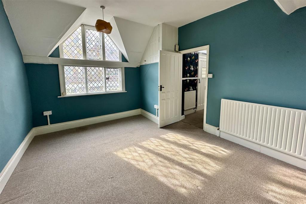 Bedroom 1.jpg