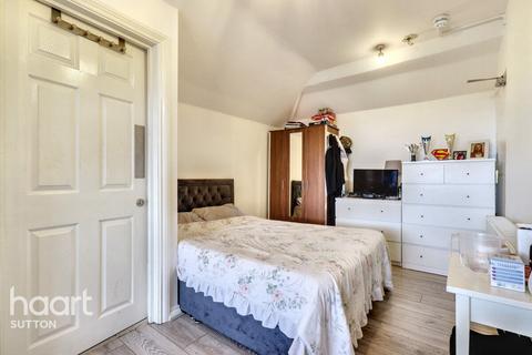 Studio to rent, Station Road, Sutton