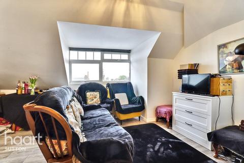 Studio to rent, Station Road, Sutton