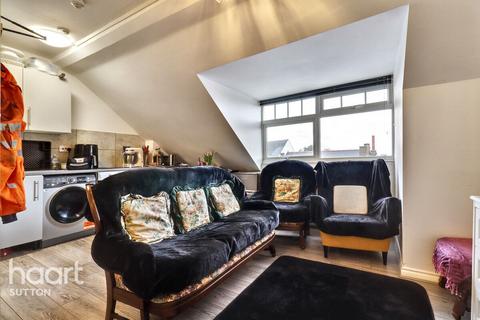 Studio to rent, Station Road, Sutton
