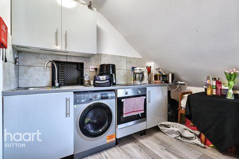 Studio to rent, Station Road, Sutton