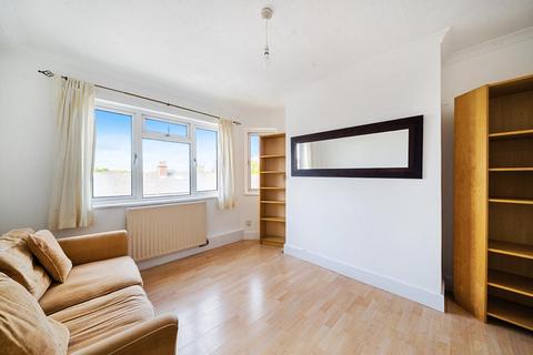 2 bedroom flat for sale, Brathway Road, Southfields