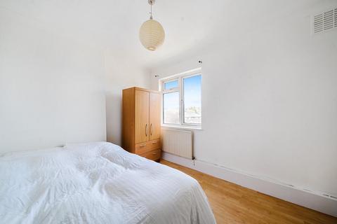 2 bedroom flat for sale, Brathway Road, Southfields