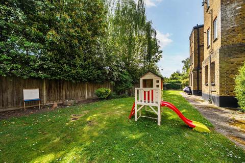 2 bedroom flat for sale, Brathway Road, Southfields