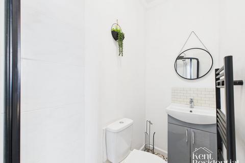 1 bedroom in a house share to rent, Rochester Street, Chatham, ME4