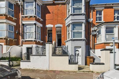 1 bedroom in a house share to rent, Rochester Street, Chatham, ME4