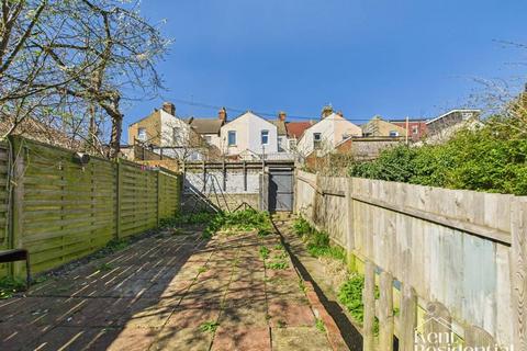 1 bedroom in a house share to rent, Rochester Street, Chatham, ME4
