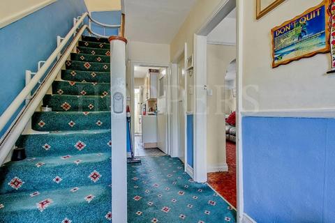 3 bedroom terraced house for sale, North Circular Road, London, NW2