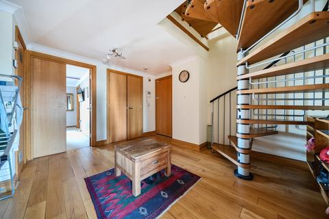 3 bedroom flat for sale, Canute Road, Southampton, Hampshire, SO14