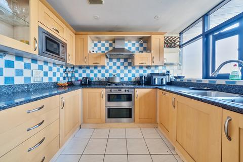 3 bedroom flat for sale, Canute Road, Southampton, Hampshire, SO14