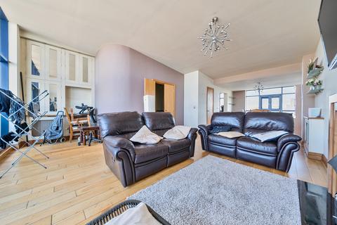 3 bedroom flat for sale, Canute Road, Southampton, Hampshire, SO14