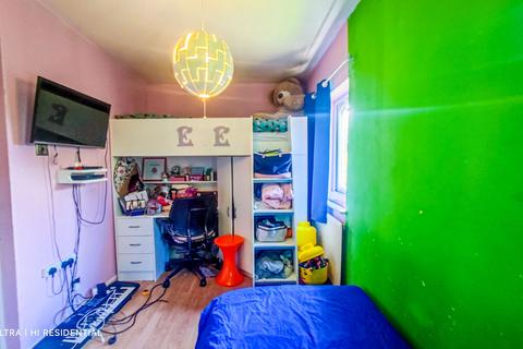 6 Mallard Path, London, SE28 0EU