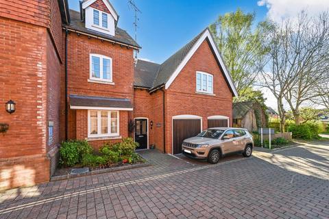 2 bedroom coach house for sale, Gosport Lane, Lyndhurst, SO43