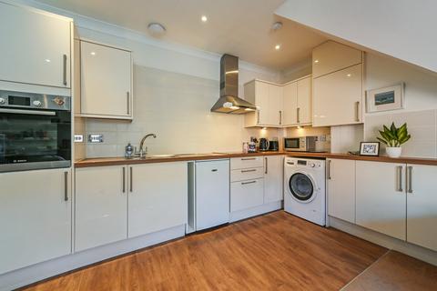 2 bedroom coach house for sale, Gosport Lane, Lyndhurst, SO43