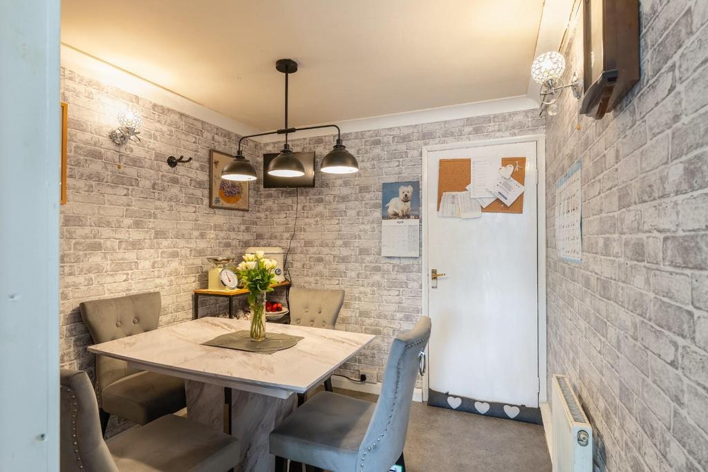 Dining room-1.jpg
