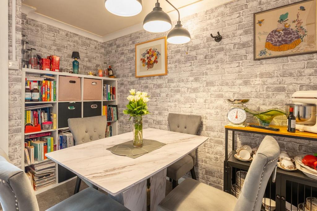 Dining room-2.jpg