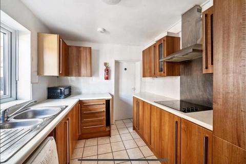undefined, Professional Room Available Now