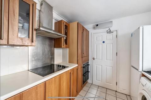 undefined, Professional Room Available Now