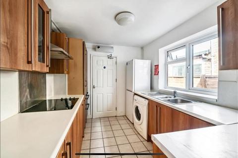 undefined, Professional Room Available Now