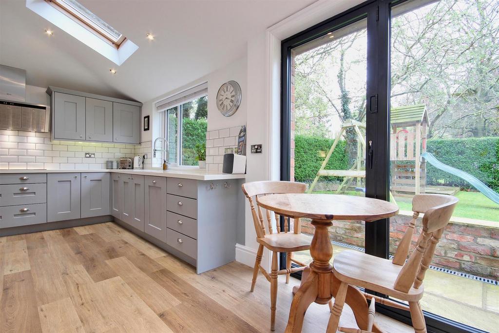 Dining kitchen