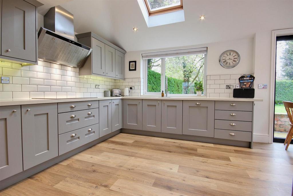 Dining kitchen