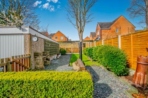 3 bedroom semi-detached house for sale, Pollard Avenue, Gomersal, Cleckheaton, West Yorkshire, BD19