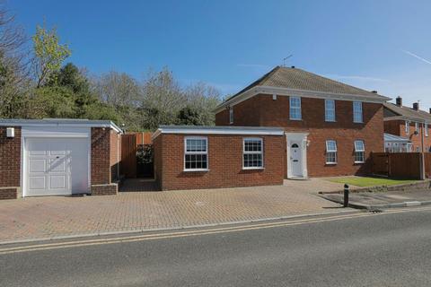 Carlsden Close, River, CT17