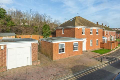 5 bedroom detached house for sale, Carlsden Close, Dover, CT17