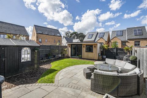 29 Cane Hill Drive, Coulsdon, CR5 3FR