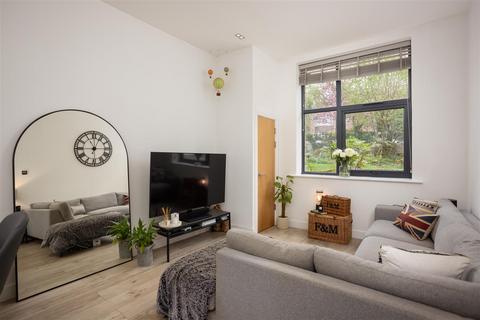 Flat 4, 21 Allerton Park, Leeds, LS7 4AJ