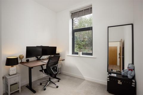 Flat 4, 21 Allerton Park, Leeds, LS7 4AJ