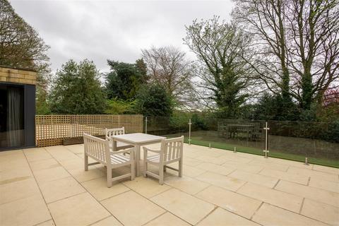 Flat 4, 21 Allerton Park, Leeds, LS7 4AJ