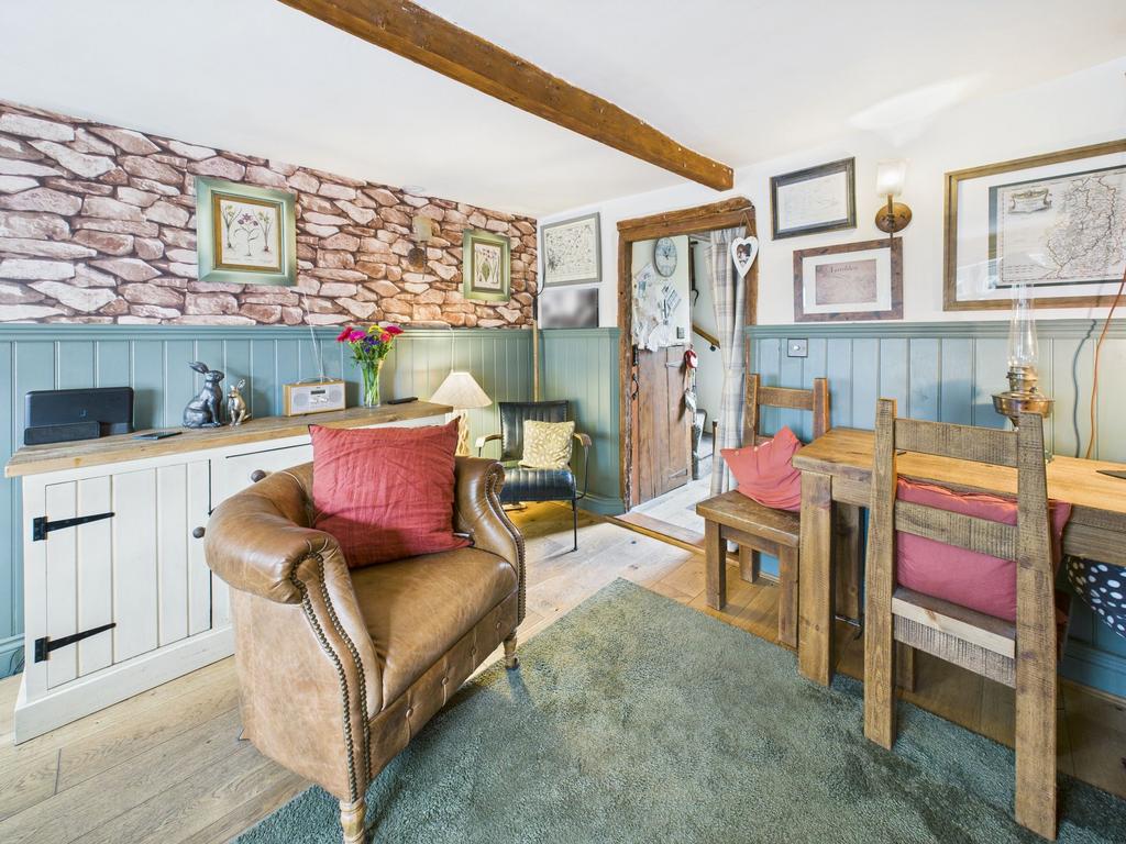 Lounge/Dining Room