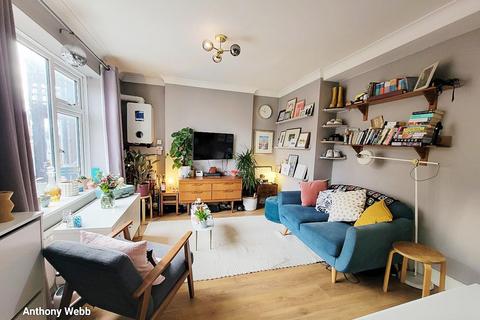 1 bedroom flat for sale, Green Lanes, Palmers Green, N13