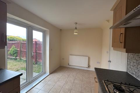 2 bedroom townhouse to rent, Reevy Road, Bradford, West Yorkshire, BD6