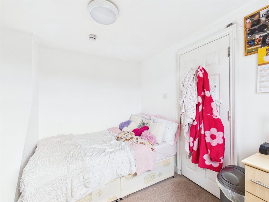 Bedroom-Room-To Rent