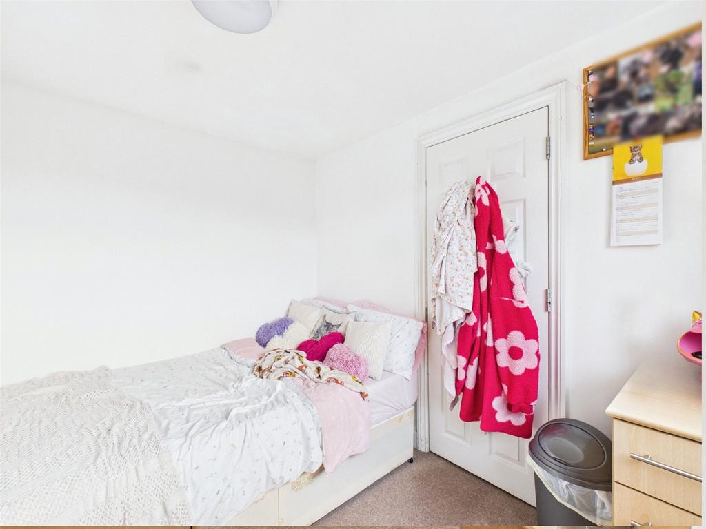 Bedroom-Room-To Rent