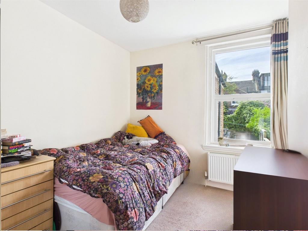 Bedroom-Room-To Rent