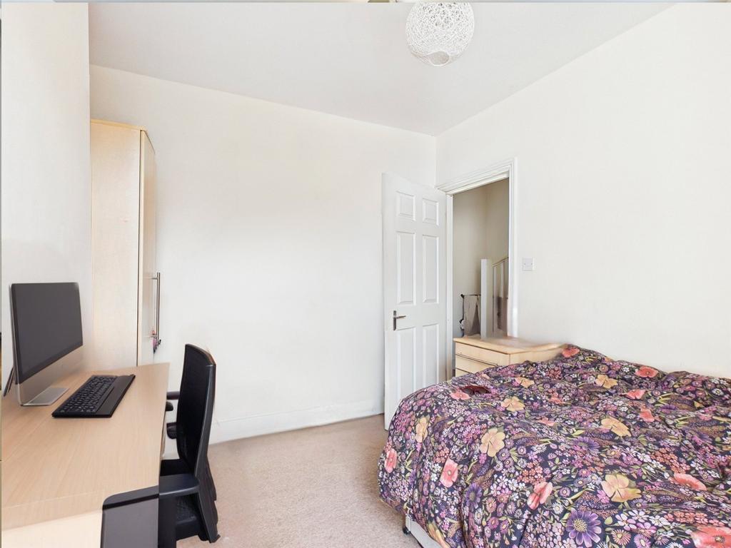 Bedroom-Room-To Rent