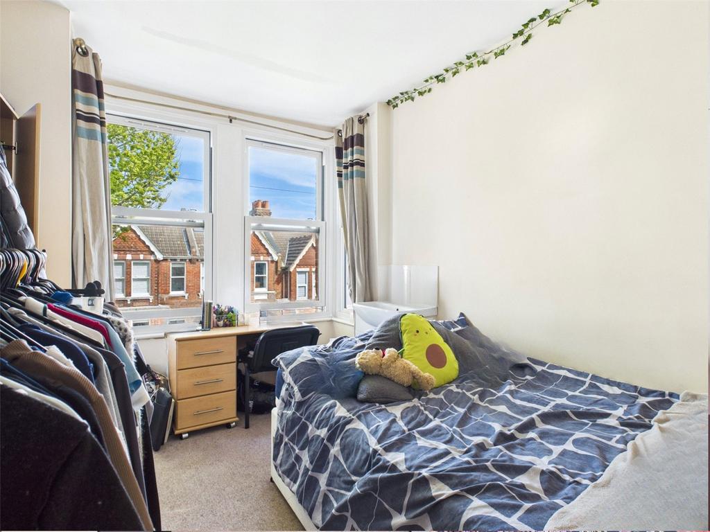 Bedroom-Room-To Rent