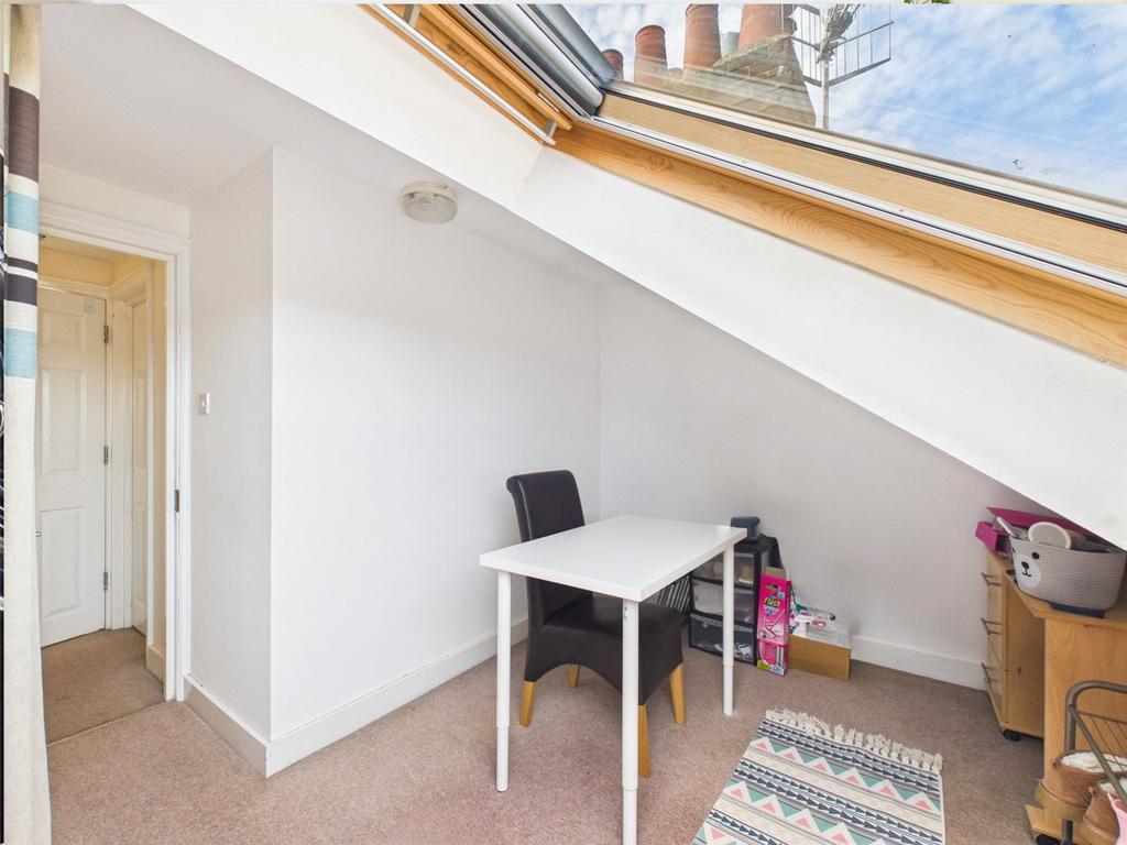 Bedroom-Room-To Rent