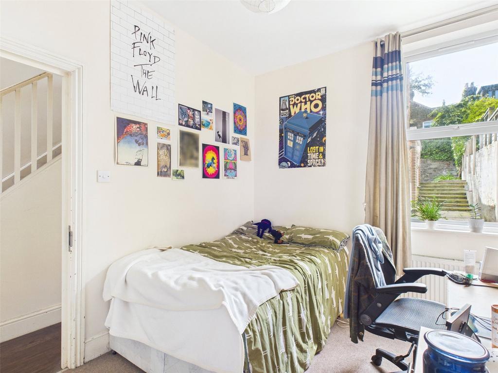 Bedroom-Room-To Rent