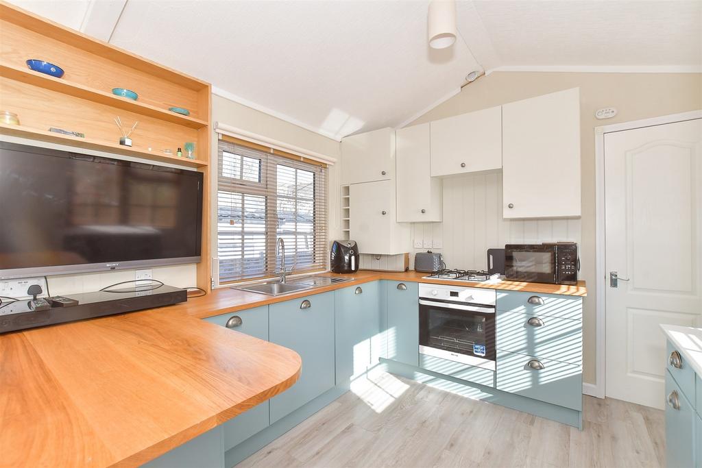 Lounge/ Kitchen