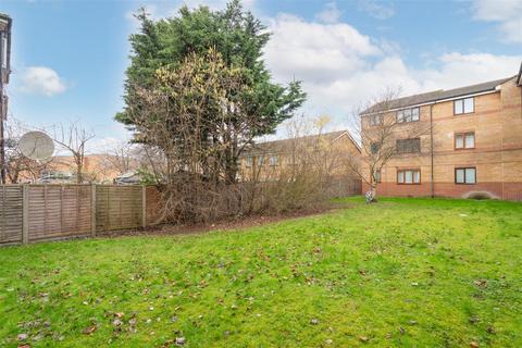 50 Draycott Close, London, NW2 1UN