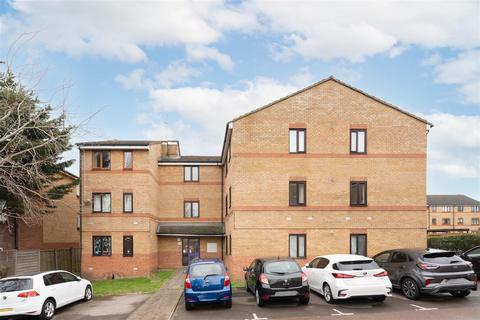 50 Draycott Close, London, NW2 1UN