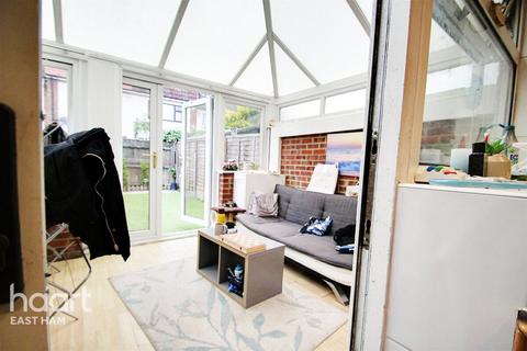 5 bedroom townhouse to rent, Young Road, LONDON